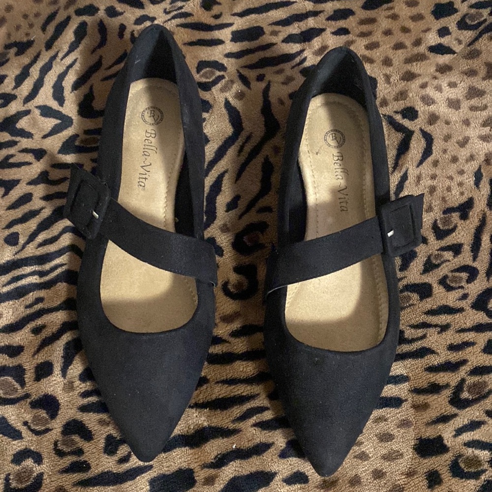 Black suede Bella-Vita flats. 8.5W